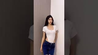 36 小肥婉儿 #美女  #牛仔裤后背摇 十八年全新车，你爱了吗？