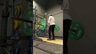 Barbell bent row for back strength. Great exercise gor mid back. #backworkout  #barbellrow