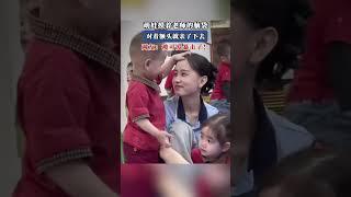 萌娃摸著老師的腦袋，對著額頭就親了下去，網友：被可愛暴擊了！ #萌萌哒