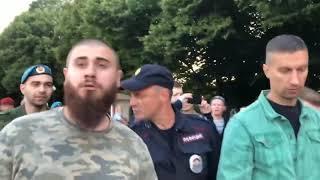 ЛЕВ ПРОТИВ ДЕСАНТНИКОВ - Лёву загасили.