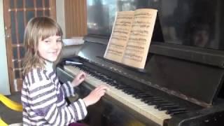 Учимся играть на пианино  Этюд    Learning to play the piano  Etude