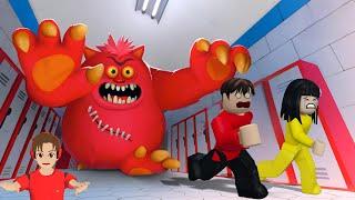 Yuta Dan Mio Lari Dari Kejaran Monster Di Sekolah || ROBLOX