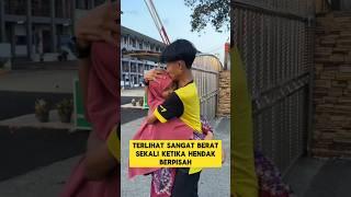 momen sedih ketika santri berpisah dengan kakak nya ‼️‼️#sedih #santri #pesantren #nangis #haru