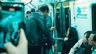 2025最新犯罪片，男子囂張吐痰孕婦身上，卻被頂尖殺手瞥見，私刑正義下一秒降臨！【補影】