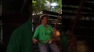 Mr E Khmer Tro player