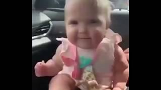 Little girl dancing / Маленькая девочка танцует