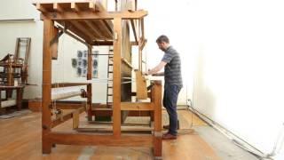 A Jacquard loom in action