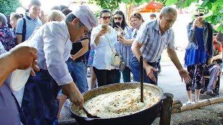 На Ураза-байрам бесплатно угощали пловом и мороженым!