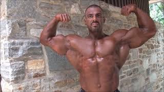 Show me your muscle mass mr. bodybuilder