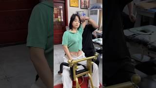 E2590 Deeply stretchingthe spine to correct posture and relieve long-term strain