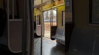 MTA Staten Island Railway R44 Doors Closing