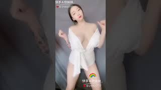 欣妹妹最新抖奶视频，上衣快掉下来了！TikTok Dance，抖奶舞