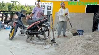 TUKANG CERDAS, MODIFIKASI SEPEDA MOTOR JADI ALAT ANGKAT MATERIAL BANGUNAN