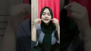 This Very Beautiful Hijab Woman Says Something That Makes You Curious,You Must Watch,Very Funny,Cute