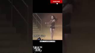 53岁的#莫文蔚 太会保养了，这双美腿堪称一绝！一双美腿投保3千万，看十遍都不腻