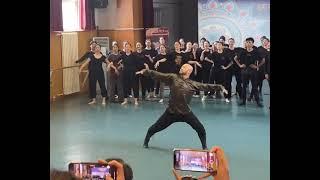 A Masterpiece of Mongolian Style Dance