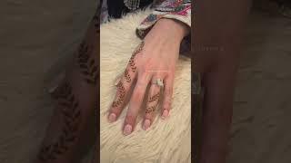 Simple Dainty Henna Designs for Guests | HennabyKarisma #henna #mehndi #hennadesign #eidhenna