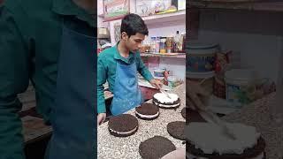 Chocolate cake stuffing late night 10:00 p.m. #ankithef #viral #ankitcakes #popular #trending ‍