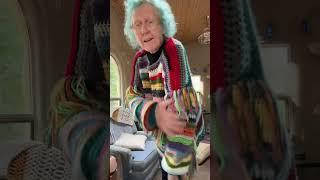 Crochet a sweater. #crochet #easycrochet #freepattern #crochetlove #crochetpatterns