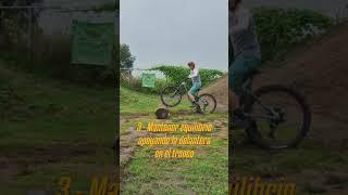 Ejercicios para bicicleta MTB que puedes hacer con un tronco