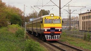 Дизель-поезд ДР1А-198/311 на о.п. Вагонный Парк / DR1A-198/311 DMU at Vagonu Parks stop