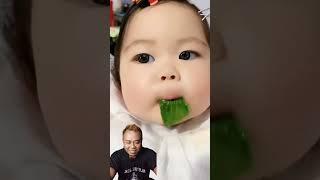 Bayi lucu makan sayur lahap banget #shorts #funnyshorts #funnyvideos