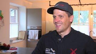 Brotsommelier Tim Lessau im Portrait im Hamburg 1 Frühcafé