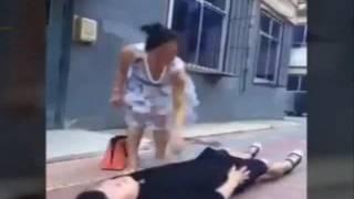 Keren!!! pura pura pingsan di jalan biar dapat cipokan dari cewek