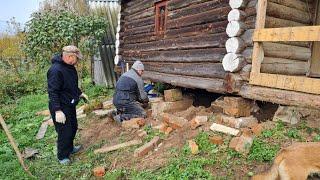 Начало спасательной операции по восстановлению бани, решившей рухнуть с откоса