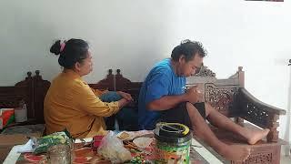 Abkara Tasykurun - Papa bersihkan kuku kaki dan tangan mama yang hitam layanan pedikur keluarga