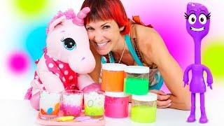 Préparons des yaourts multicolores pour les jouets de Bianca   Vlog famille pour enfants