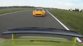 Porsche Cayman R VS Lotus Evora S (Motorsport)