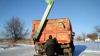 Загрузчик семян и удобрений на КамАЗе