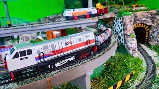 Merakit Kereta Api KAI RC CC206 Dan RC CC203 Anjlok Terguling Menabrak Truk Di Depan Jembatan