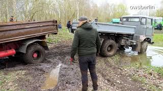 DDR Lkw IFA W50LA ist im Schlamm festgefahren.