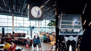 Baas created the Schiphol clock in which a man can be seen painting the time minute by minute.