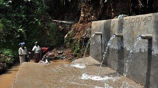 Angola : l'eau potable, une denrée rare à Luanda