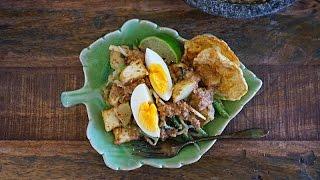 Gado Gado (Mixed Vegetables with Spicy Peanut Sauce)