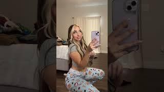Blonde teen twerking her cakes(must see)