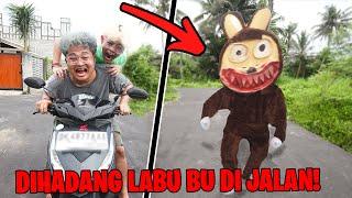 PANIK!!! MOTOR BOCIL DIHADANG LABUBU RAKSASA DI TENGAH JALAN NGAJAK RIBUT!!!