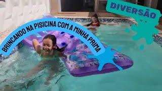 Brincando na Piscina com a minha Prima! 