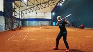 Sasha tennis - One-handed backhand with Wilson Blade 102 SW 71cm (court level view)