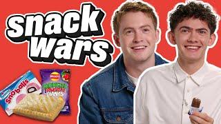 Joe Locke & Kit Connor Rate English And USA Food | Snack Wars