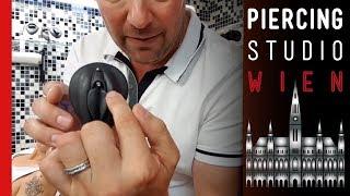  Intimpiercing   Tut es weh?? KVH und Triangel Piercing #live beim Stechen  Marc's Piercing TV