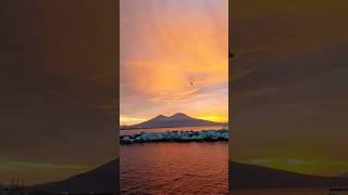 L'EMOZIONANTE ALBA DI NAPOLI #travel #beautiful #love #shortvideo