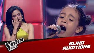 The Voice Kids: Christina Holly Crosby proves she's small but TERRIBLY GOOD! (Blind Auditions)