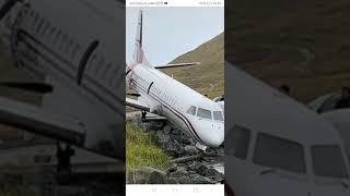 plane crashes