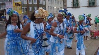 SALVADOR BAHIA - FILHAS DE GANDHY - DIA DAS BAIANAS DE ACARAJÉ NA PRAÇA DA CRUZ CAÍDA PELOURINHO