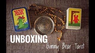 Unboxing and First Impression of the Gummy Bear Tarot