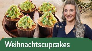 Tannenbaum-Cupcakes selber machen – mit Frischkäse-Frosting  | REWE Deine Küche